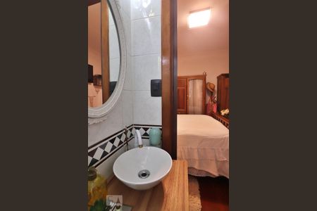 Casa à venda com 360m², 3 quartos e 2 vagasBanheiro da Suíte 2