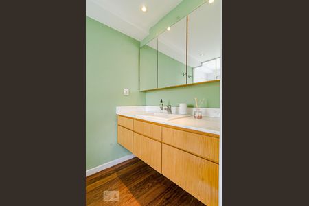 Apartamento para alugar com 180m², 1 quarto e 2 vagasBanheiro da suíte