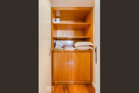 Apartamento para alugar com 180m², 1 quarto e 2 vagasRoupeiro