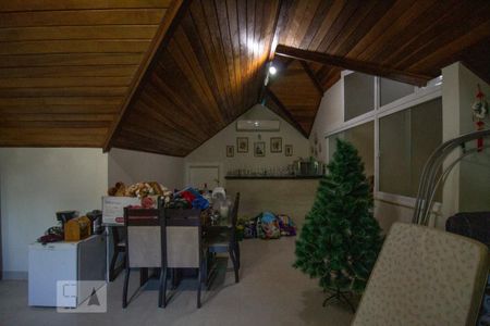 Casa de condomínio à venda com 420m², 5 quartos e 3 vagasSotão