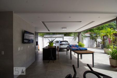 Casa de condomínio à venda com 420m², 5 quartos e 3 vagasQuintal