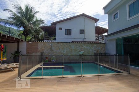 Casa de condomínio à venda com 420m², 5 quartos e 3 vagasQuintal