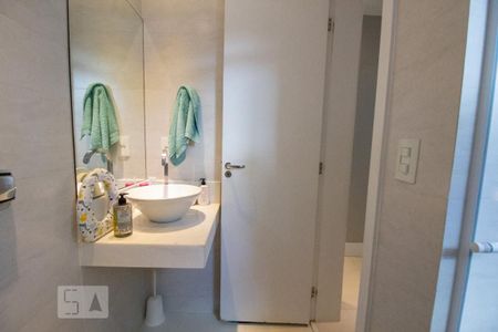 Casa de condomínio à venda com 420m², 5 quartos e 3 vagasBanheiro Social