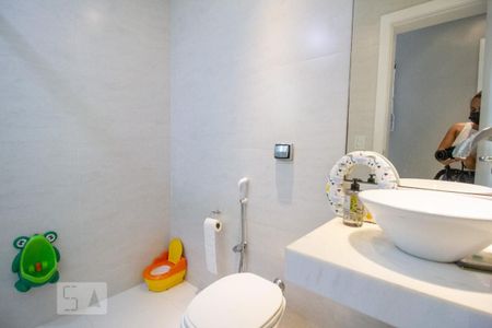 Casa de condomínio à venda com 420m², 5 quartos e 3 vagasBanheiro Social