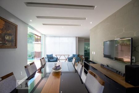 Sala de casa de condomínio à venda com 5 quartos, 420m² em Vargem Pequena, Rio de Janeiro