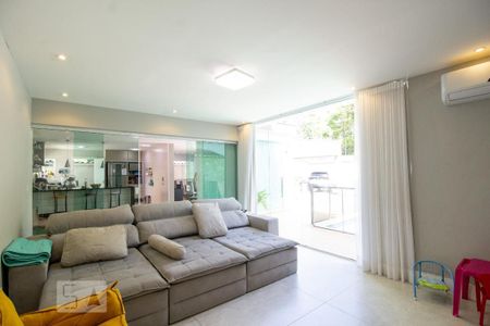 Sala de casa de condomínio à venda com 5 quartos, 420m² em Vargem Pequena, Rio de Janeiro
