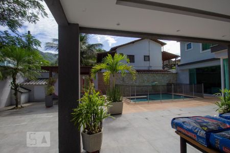 Casa de condomínio à venda com 420m², 5 quartos e 3 vagasQuintal