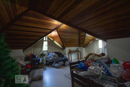 Casa de condomínio à venda com 420m², 5 quartos e 3 vagasSotão