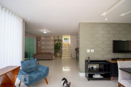 Sala de casa de condomínio à venda com 5 quartos, 420m² em Vargem Pequena, Rio de Janeiro