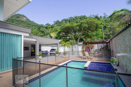 Casa de condomínio à venda com 420m², 5 quartos e 3 vagasPiscina