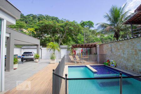 Casa de condomínio à venda com 420m², 5 quartos e 3 vagasQuintal