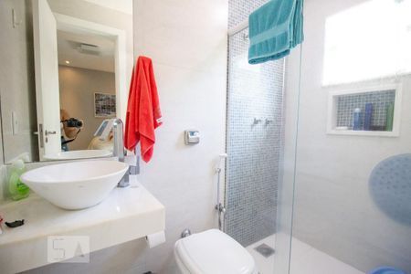 Casa de condomínio à venda com 420m², 5 quartos e 3 vagasBanheiro da Suíte 2