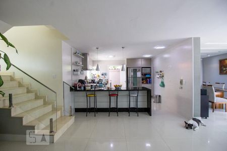 Sala de casa de condomínio à venda com 5 quartos, 420m² em Vargem Pequena, Rio de Janeiro