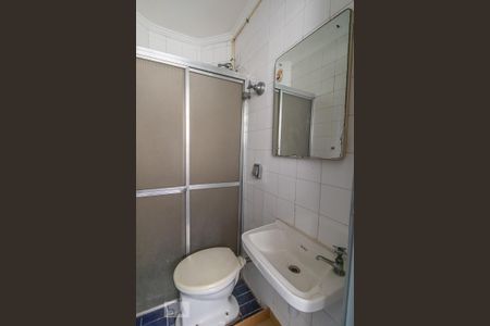 Banheiro de serviço de apartamento para alugar com 2 quartos, 78m² em Vila Romana, São Paulo