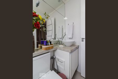 Apartamento para alugar com 70m², 2 quartos e 1 vaga Apartamento para alugar com 70m², 2 quartos e 1 vagaBanheiro