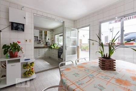 Casa à venda com 385m², 4 quartos e 4 vagas Casa à venda com 385m², 4 quartos e 4 vagasCozinha