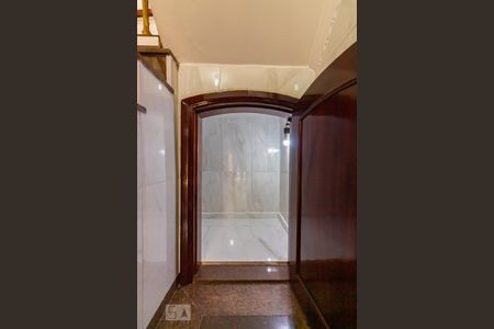 Casa à venda com 385m², 4 quartos e 4 vagas Casa à venda com 385m², 4 quartos e 4 vagasÁrea Comum