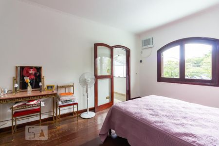 Casa à venda com 385m², 4 quartos e 4 vagas Casa à venda com 385m², 4 quartos e 4 vagasSuíte Master 2