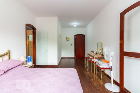Casa à venda com 385m², 4 quartos e 4 vagas Casa à venda com 385m², 4 quartos e 4 vagasSuíte Master 2