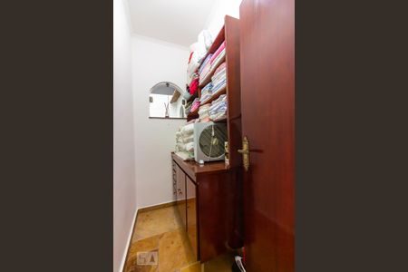 Casa à venda com 385m², 4 quartos e 4 vagas Casa à venda com 385m², 4 quartos e 4 vagasÁrea Comum
