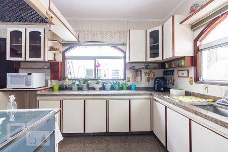 Casa à venda com 385m², 4 quartos e 4 vagas Casa à venda com 385m², 4 quartos e 4 vagasCozinha
