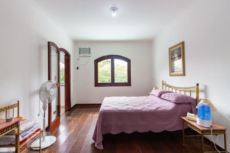 Casa à venda com 385m², 4 quartos e 4 vagas Casa à venda com 385m², 4 quartos e 4 vagasSuíte Master 2