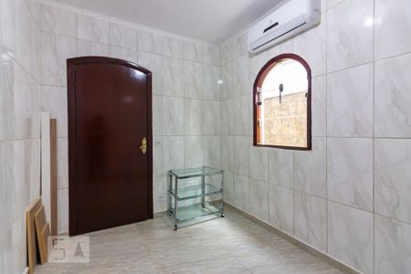 Casa à venda com 385m², 4 quartos e 4 vagas Casa à venda com 385m², 4 quartos e 4 vagasEscritório