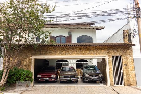 Casa à venda com 385m², 4 quartos e 4 vagas Casa à venda com 385m², 4 quartos e 4 vagasFachada