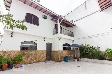 Casa à venda com 385m², 4 quartos e 4 vagas Casa à venda com 385m², 4 quartos e 4 vagasQuintal