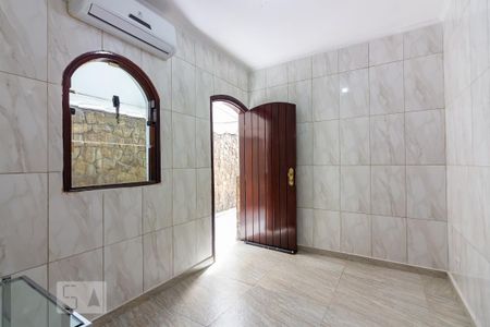 Casa à venda com 385m², 4 quartos e 4 vagas Casa à venda com 385m², 4 quartos e 4 vagasEscritório