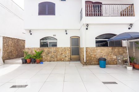 Casa à venda com 385m², 4 quartos e 4 vagas Casa à venda com 385m², 4 quartos e 4 vagasQuintal