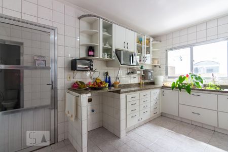 Casa à venda com 385m², 4 quartos e 4 vagas Casa à venda com 385m², 4 quartos e 4 vagasCozinha