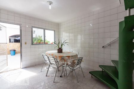 Casa à venda com 385m², 4 quartos e 4 vagas Casa à venda com 385m², 4 quartos e 4 vagasCozinha