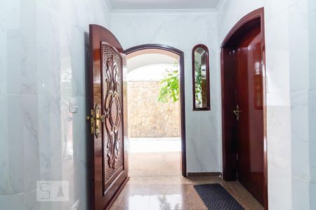 Casa à venda com 385m², 4 quartos e 4 vagas Casa à venda com 385m², 4 quartos e 4 vagasHall