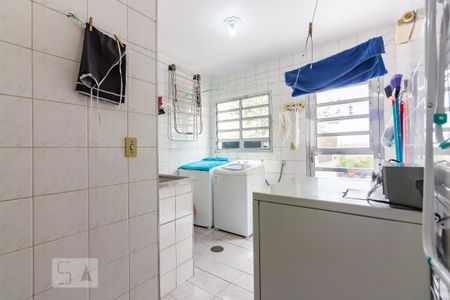 Casa à venda com 385m², 4 quartos e 4 vagas Casa à venda com 385m², 4 quartos e 4 vagasÁrea de Serviço