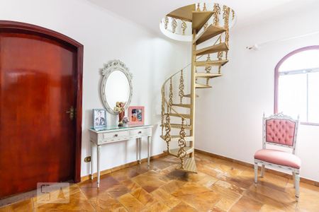Casa à venda com 385m², 4 quartos e 4 vagas Casa à venda com 385m², 4 quartos e 4 vagasHall