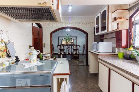 Casa à venda com 385m², 4 quartos e 4 vagas Casa à venda com 385m², 4 quartos e 4 vagasCozinha