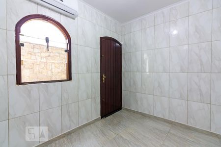 Casa à venda com 385m², 4 quartos e 4 vagas Casa à venda com 385m², 4 quartos e 4 vagasEscritório