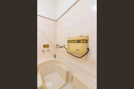 Casa à venda com 385m², 4 quartos e 4 vagas Casa à venda com 385m², 4 quartos e 4 vagasHidromassagem com Sauna