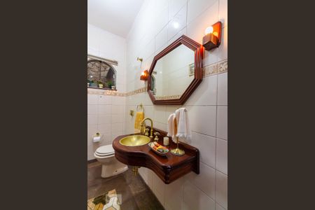 Casa à venda com 385m², 4 quartos e 4 vagas Casa à venda com 385m², 4 quartos e 4 vagasLavabo
