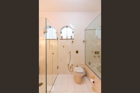 Casa à venda com 385m², 4 quartos e 4 vagas Casa à venda com 385m², 4 quartos e 4 vagasBanheiro da Suíte Master 2