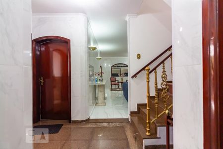 Casa à venda com 385m², 4 quartos e 4 vagas Casa à venda com 385m², 4 quartos e 4 vagasHall