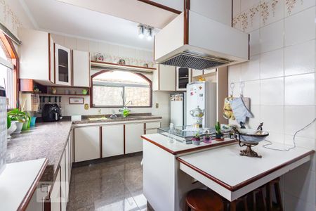 Casa à venda com 385m², 4 quartos e 4 vagas Casa à venda com 385m², 4 quartos e 4 vagasCozinha