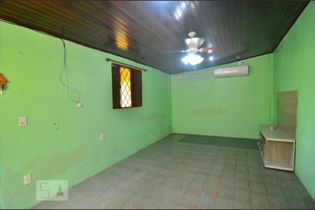 Sala e cozinha de casa à venda com 3 quartos, 120m² em Guajuviras, Canoas