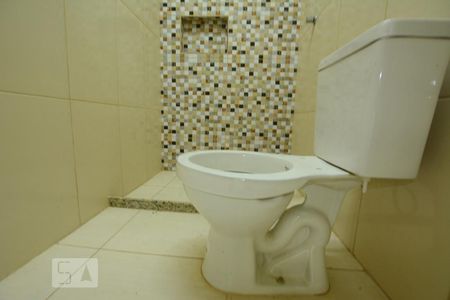 Banheiro Social de casa para alugar com 1 quarto, 20m² em Bonsucesso, Rio de Janeiro