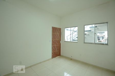 Sala de casa para alugar com 1 quarto, 20m² em Bonsucesso, Rio de Janeiro