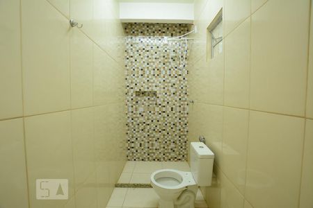 Banheiro Social de casa para alugar com 1 quarto, 20m² em Bonsucesso, Rio de Janeiro