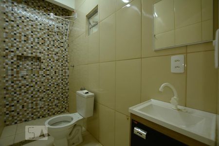 Banheiro Social de casa para alugar com 1 quarto, 20m² em Bonsucesso, Rio de Janeiro