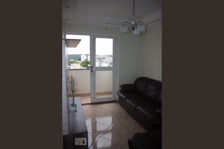 Sala de apartamento para alugar com 2 quartos, 60m² em Vila Carmosina, São Paulo