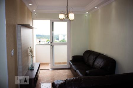 Sala de apartamento para alugar com 2 quartos, 60m² em Vila Carmosina, São Paulo